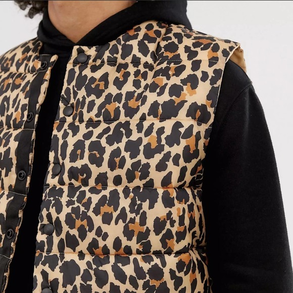 ASOS DESIGN Unisex Reversible Puffer Vest Leopard Print and Tan - Size Small - Picture 2 of 12